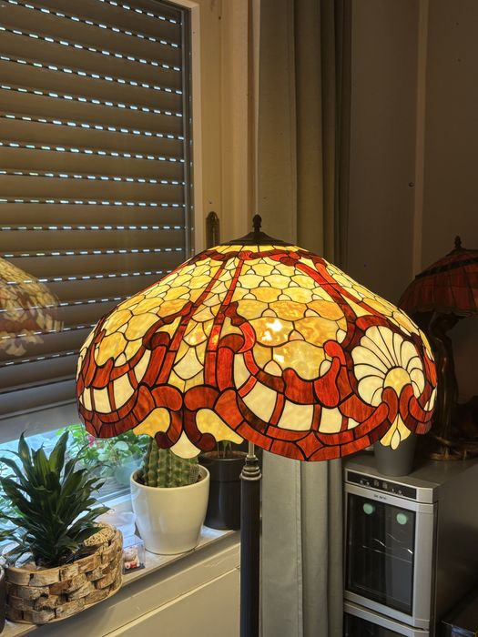 Lampa witrażowa w stylu Tiffany Śliczna