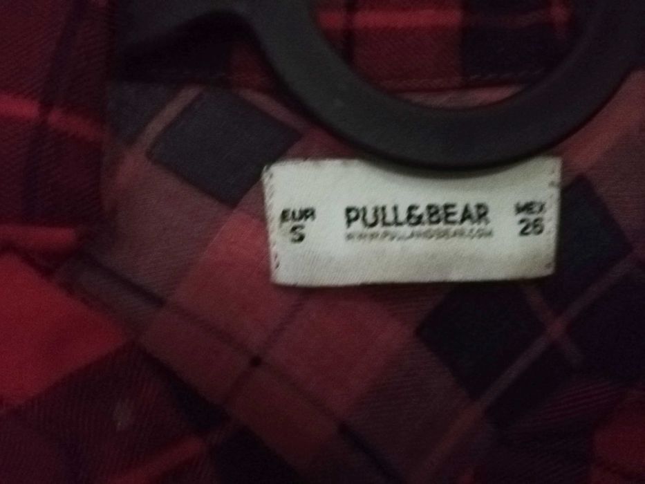 Camisa preta e encarnada