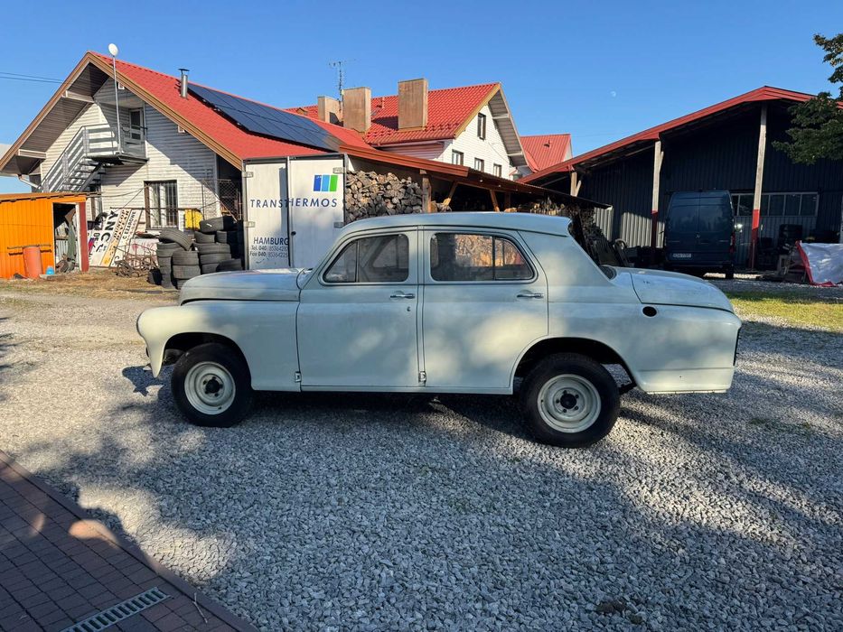 Warszawa M224 Odrestaurowana