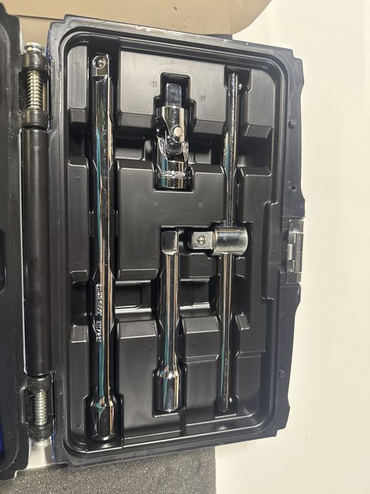 Britool zestaw kluczy profesjonalnych nasadowych z grzechotką