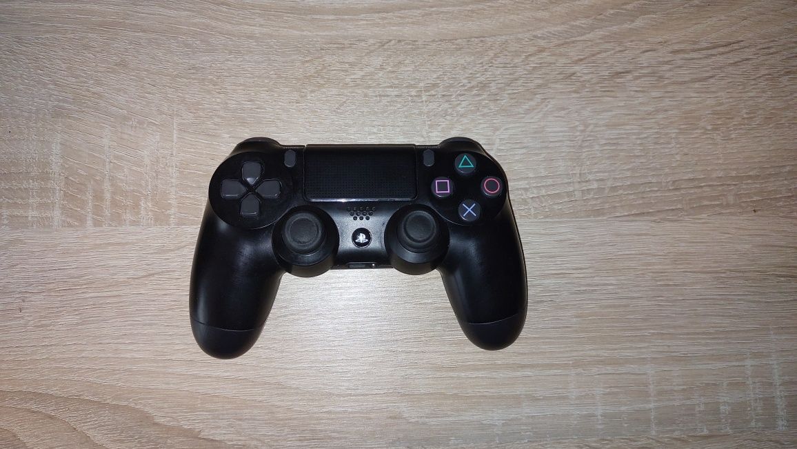 Sony PS4 Slim 500gb. 2 джойстики + диск MK 11