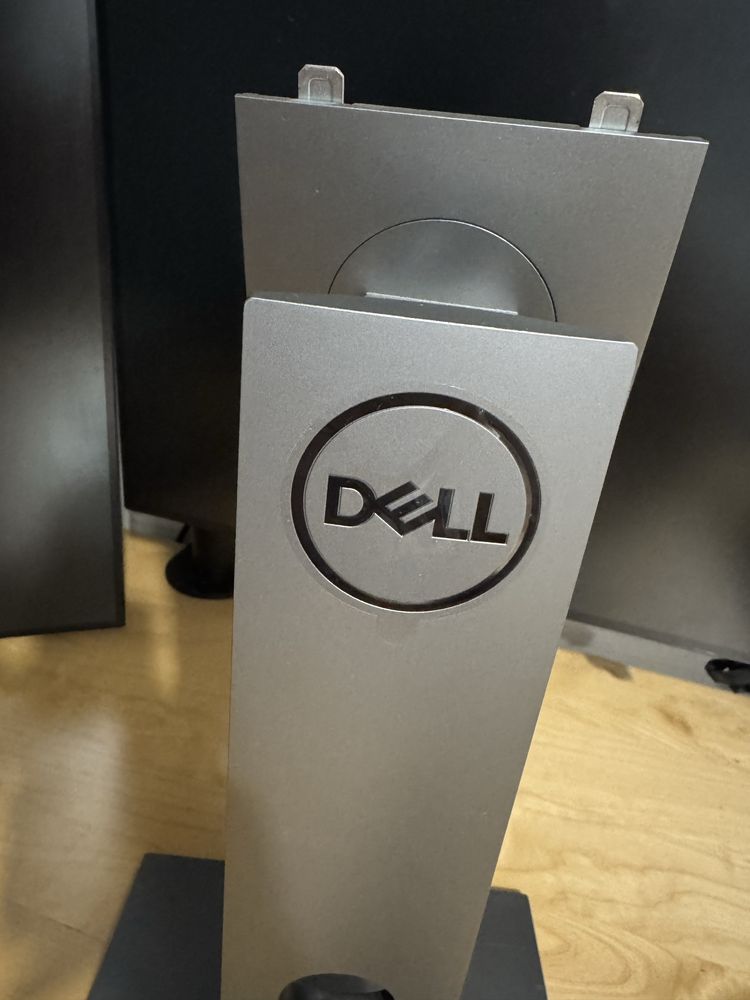 Monitor Dell U2719DC 2560 x 1440 (WQHD) z orygianla podstawą