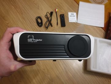Projektor Touyinger L7 1080p Full HD cichy, świetne kolory, jak nowy