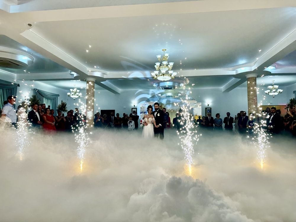 Ciężki dym taniec w chmurach | fontanny iskier | wiatraki iskier