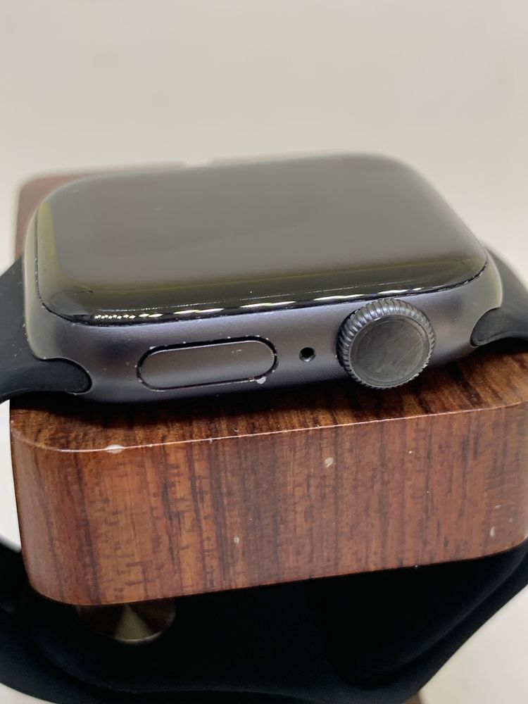 Оригінальні Apple watch series 6 40   mm