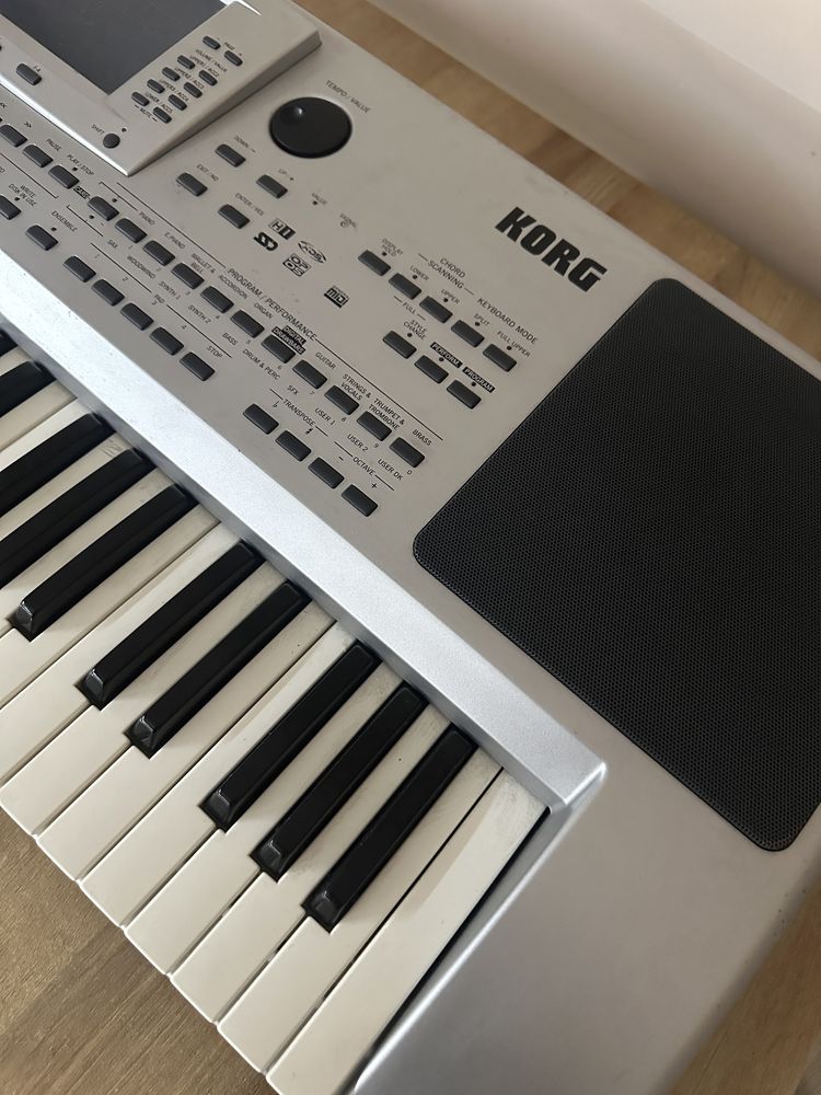 Korg PA80 синтезатор