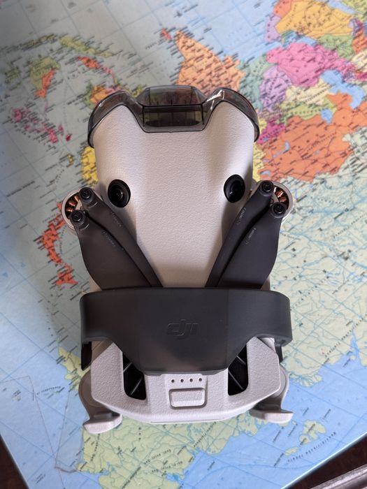 Dji mini 4 pro sam dron z baterią