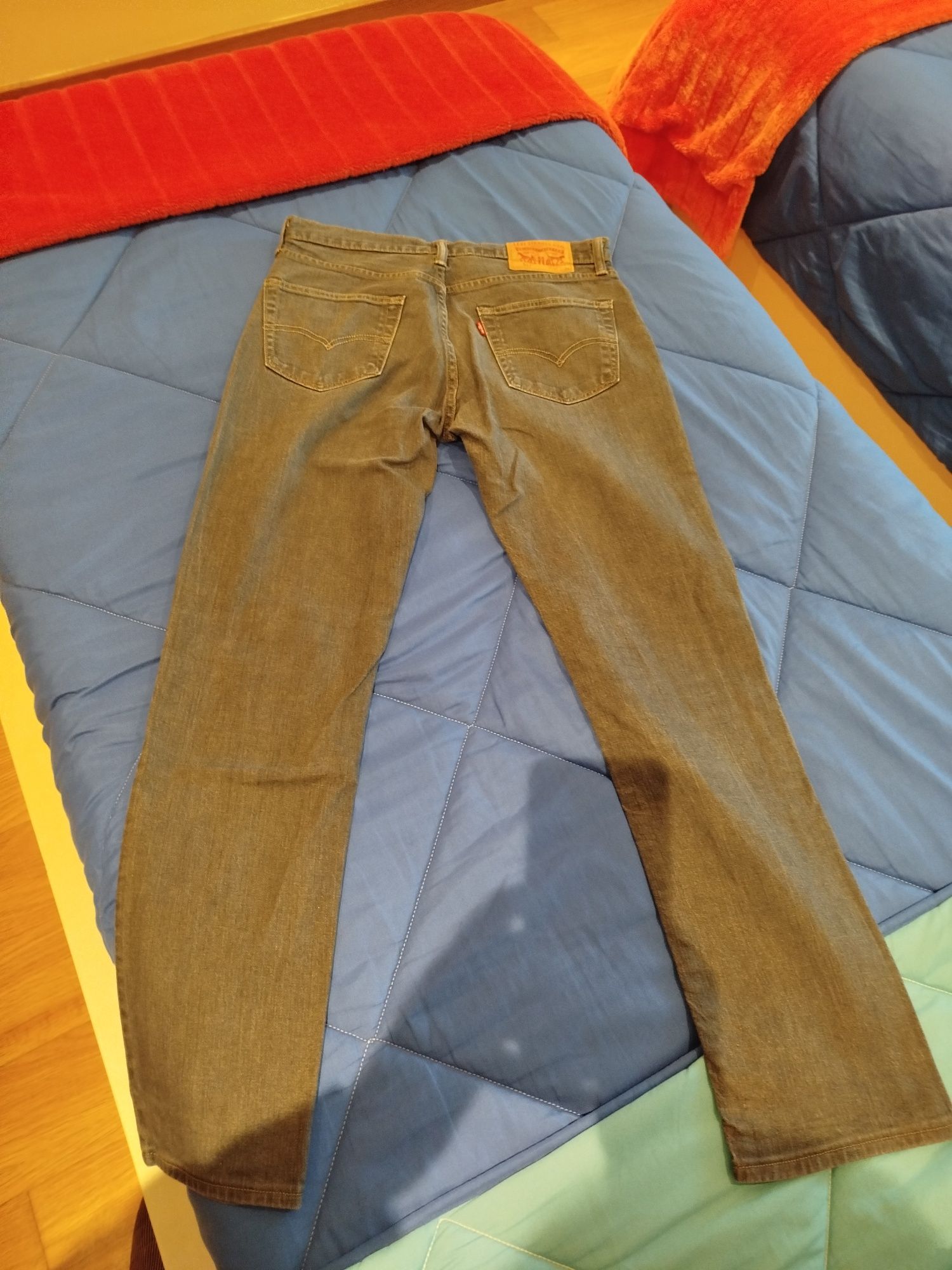 Levis 511 cinzentas como novas