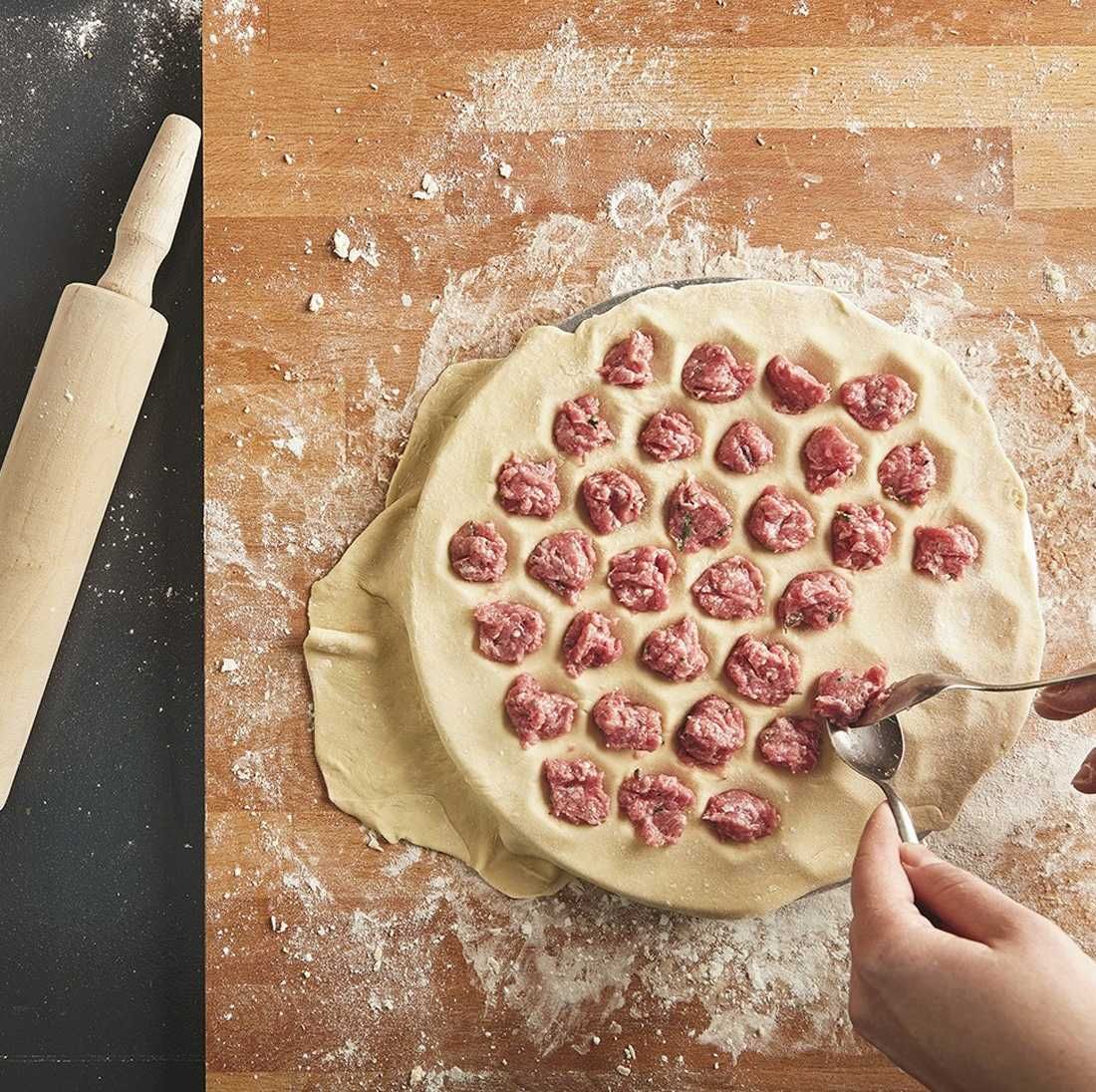 Forma tradycyjna wykrojnik na uszka ciasteczka ravioli