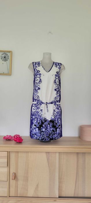 Biało granatowa sukienka kwiaty podszewka wiskoza Vila,roz 36