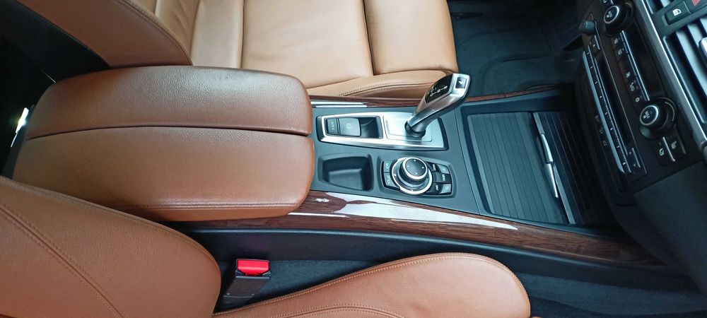 Profesjonalne pranie wnętrz samochodów, polerowanie lamp, polerowanie.