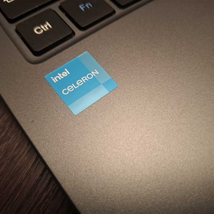 Laptop  Intel 11gen. 500Gb ssd m.2, 8 Gb ddr4 , 17,3 cale + ładowarka