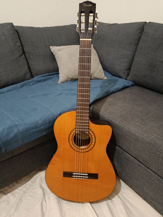 Guitarra Clássica Fender com Cutaway + Estojo Rígido + Cabos