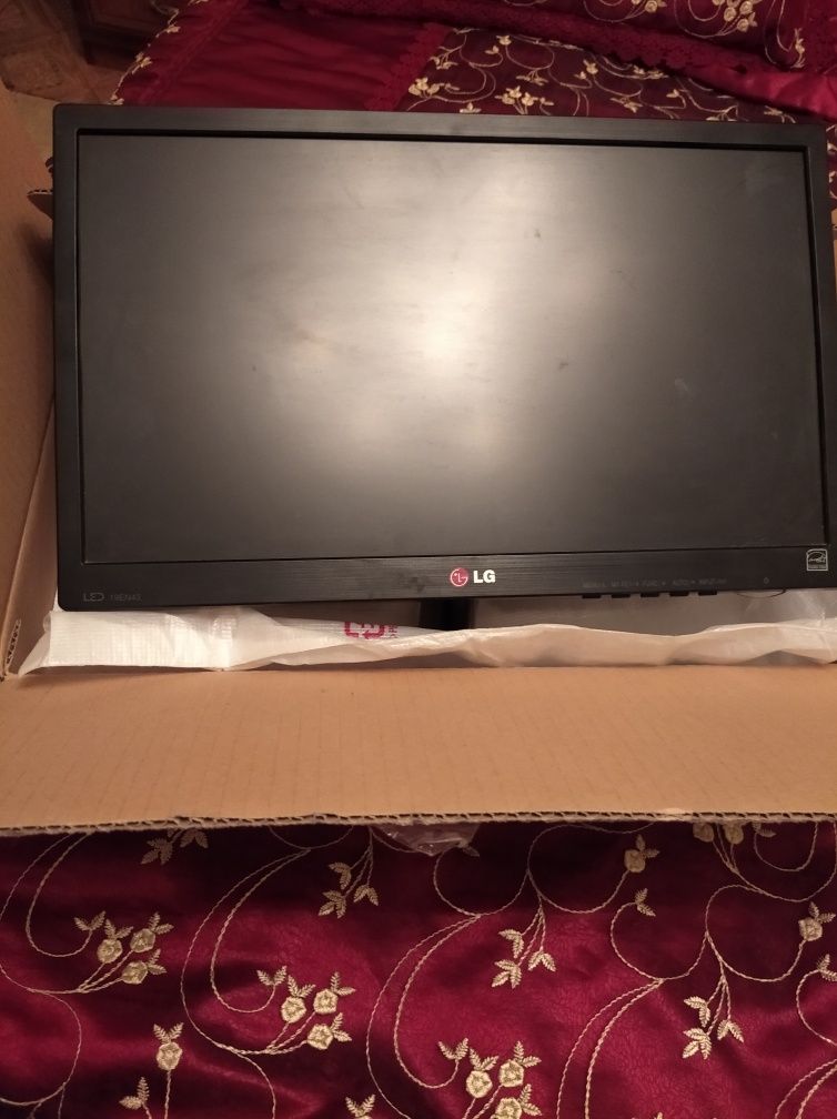 Продам монитор LG