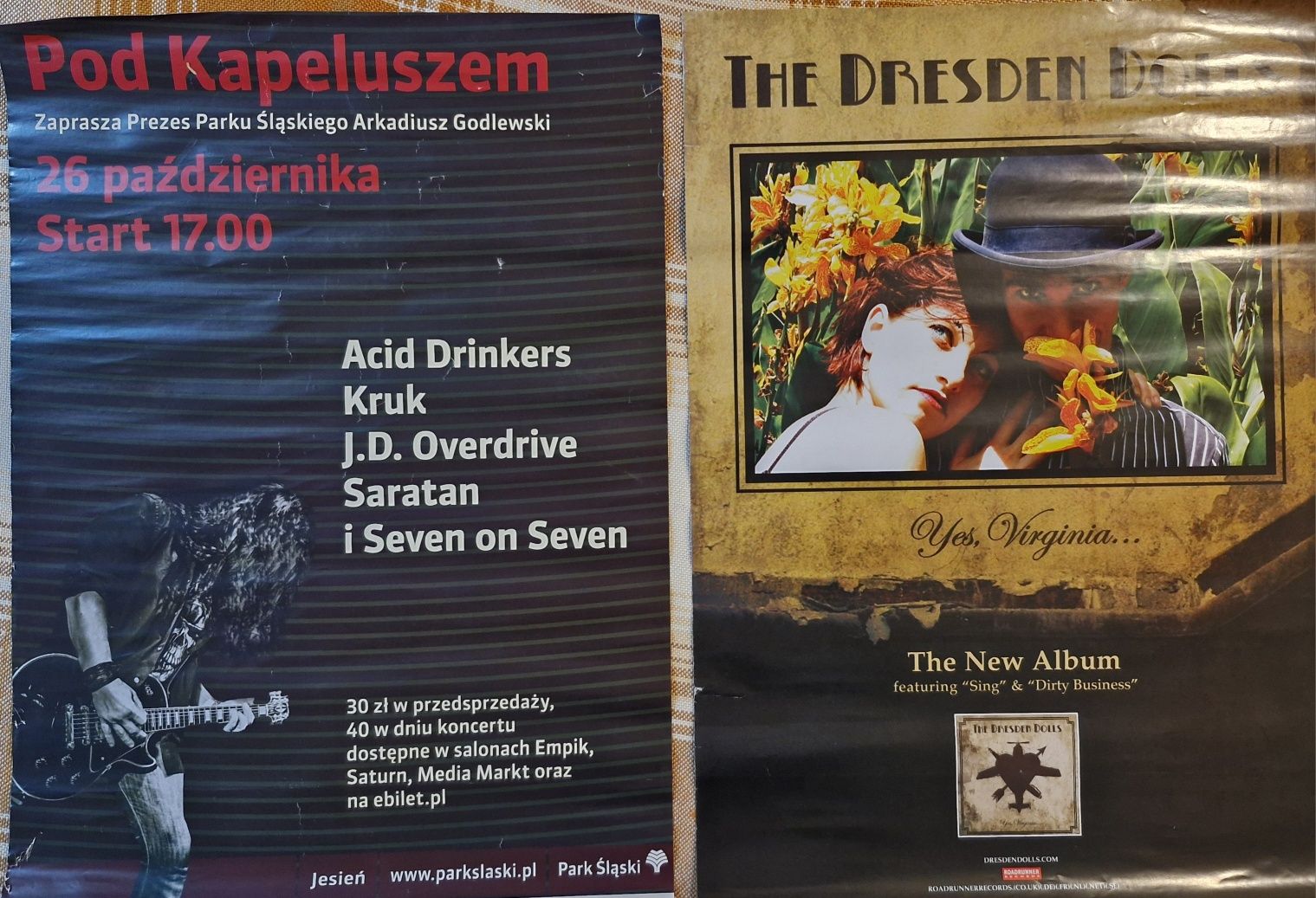 Plakaty z koncertów rockowych.