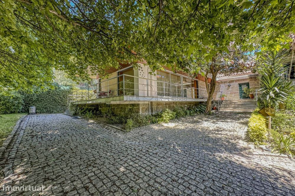 Moradia V4 em Infias, Vizela