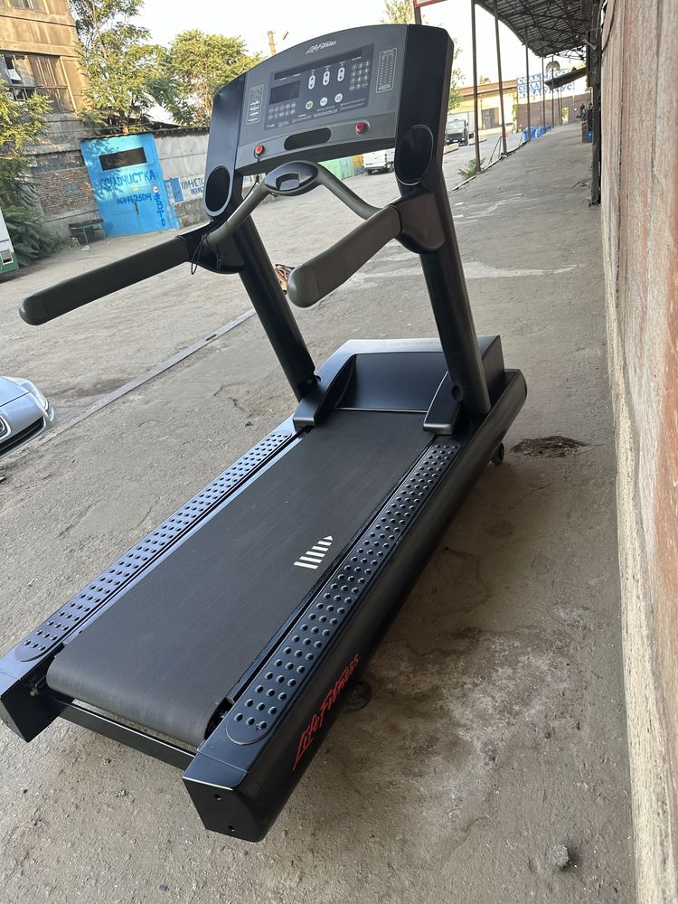 Професиональная Беговая дорожка Life Fitness 95T