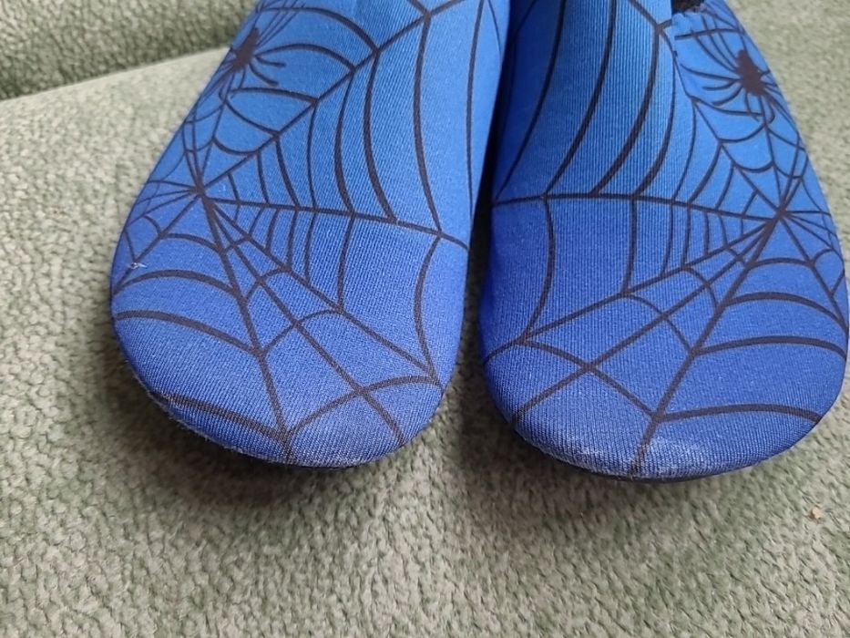 Аквашузи, коралки, розмір 32-33.
Устілка 20-20.5см.
Без дир, тріщин.
З