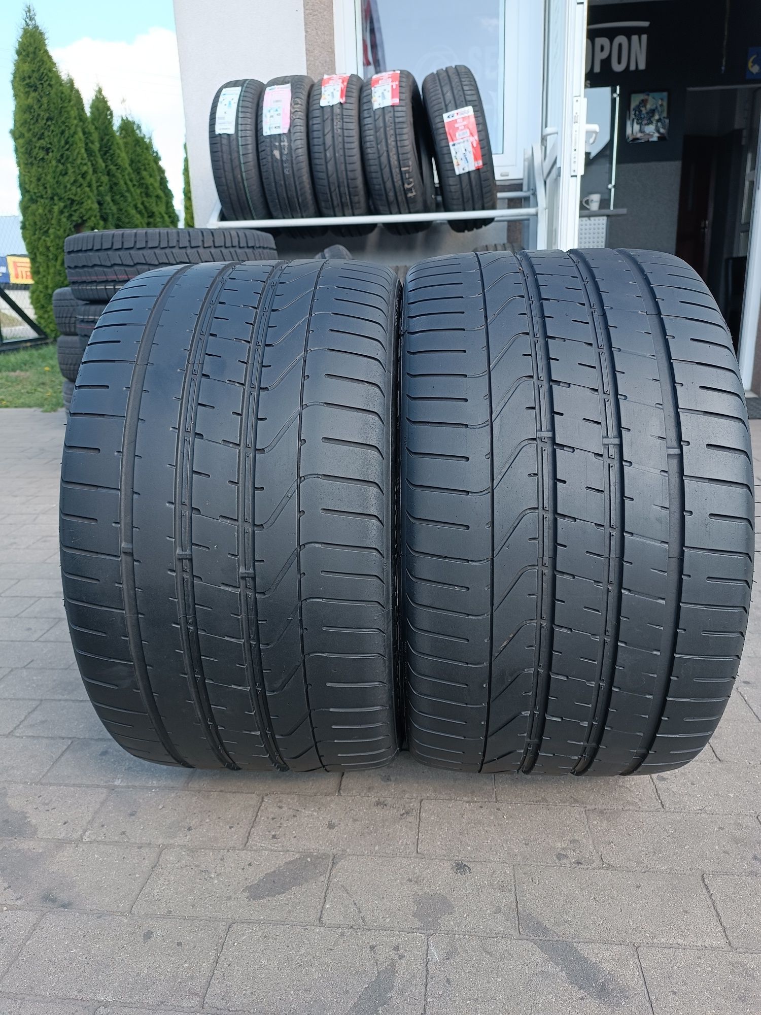 305/30ZR19  305/30R19 Pirelli P Zero 102 Y