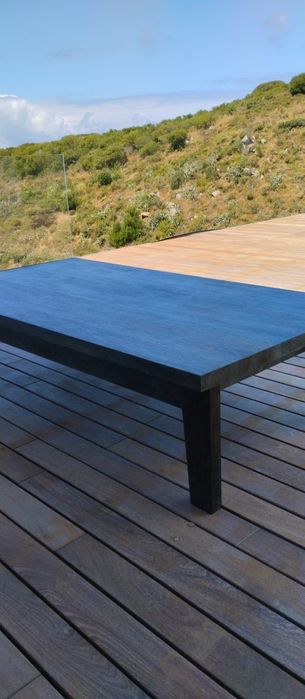 Mesa de madeira maciça