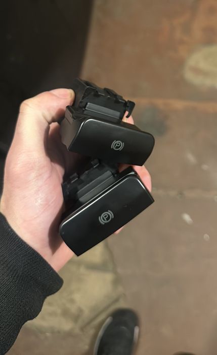 Кнопка ручніка Пежо 3008 5008 розборка запчасти Шрот