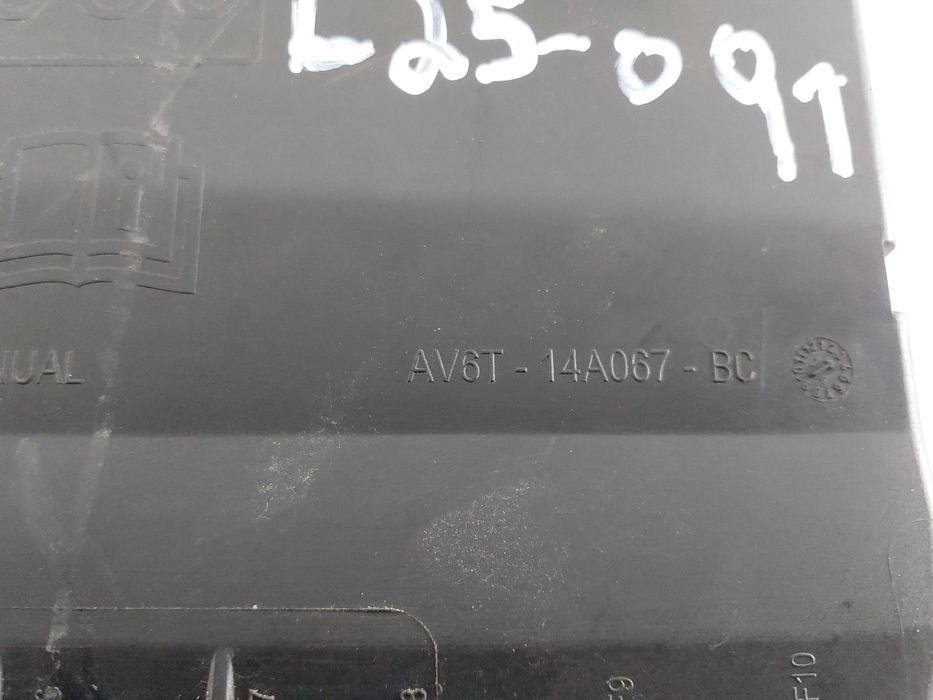 Caixa fusíveis da bateria FORD Focus III