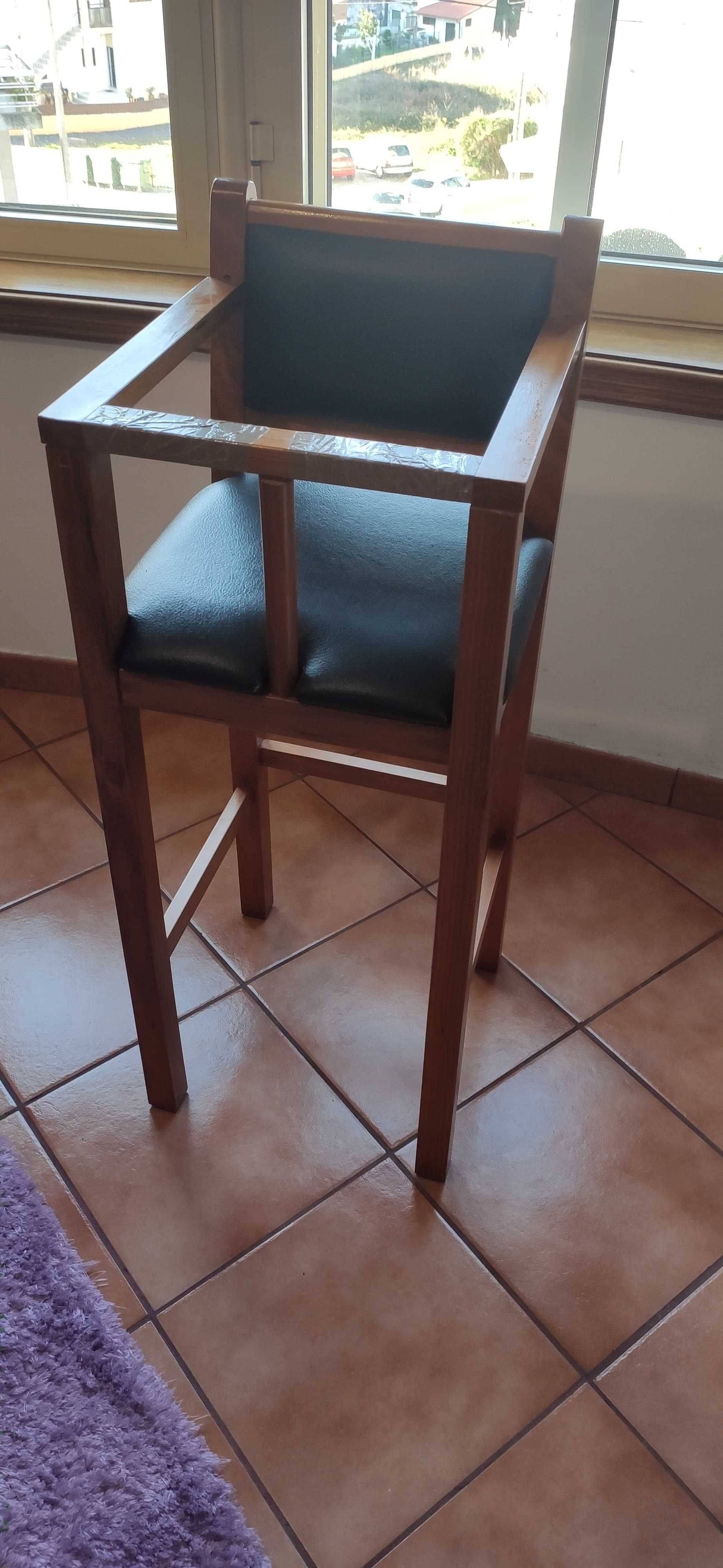 Cadeira de bebé em pinho maciço