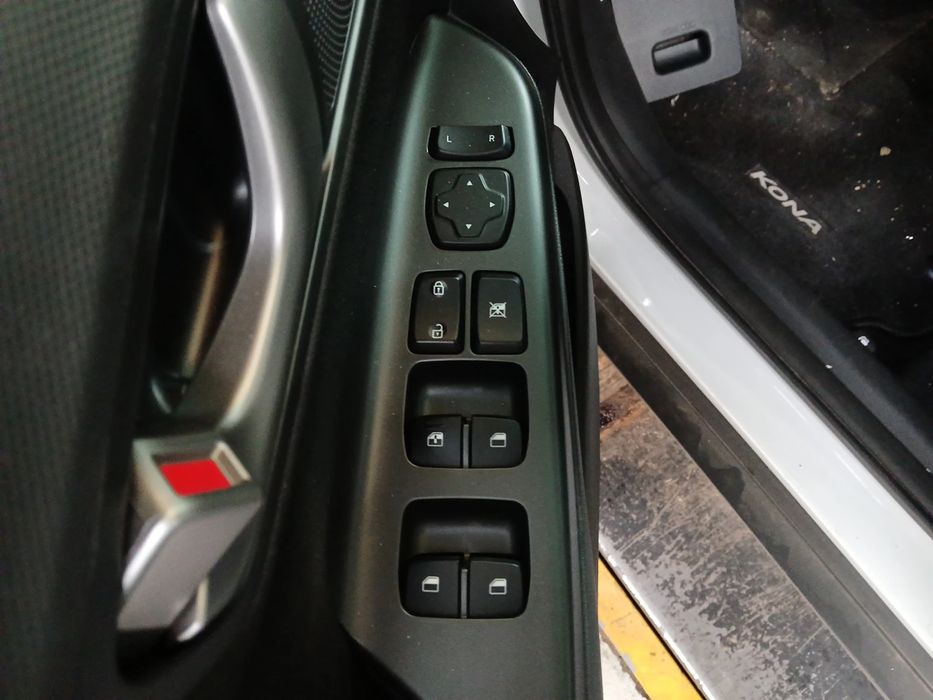 Comando / botão / interruptor vidros frente esquerdo HYUNDAI Kauai (OS