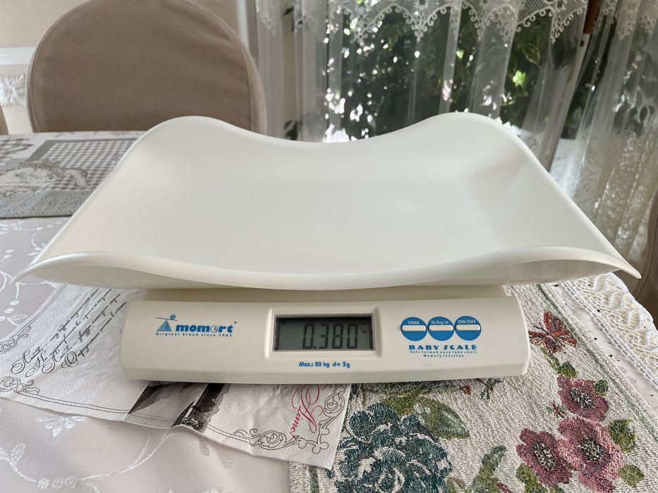 Продам весы для новорожденых momert 6475
