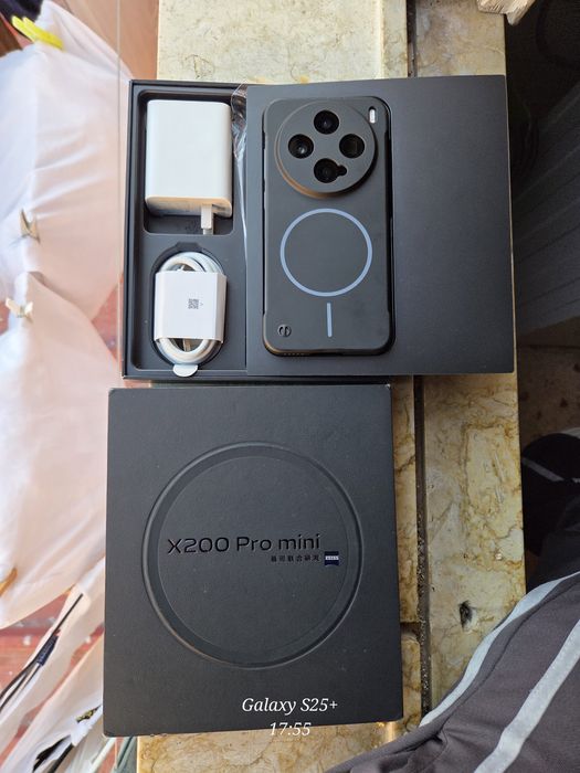 tenho vivo x 200 pro mini e s25+ novo ambos 256gb