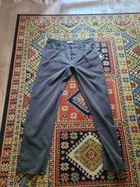 Sprzedam piękne spodnie renomowanej firmy Stone Island rozmiar 54 (xl)