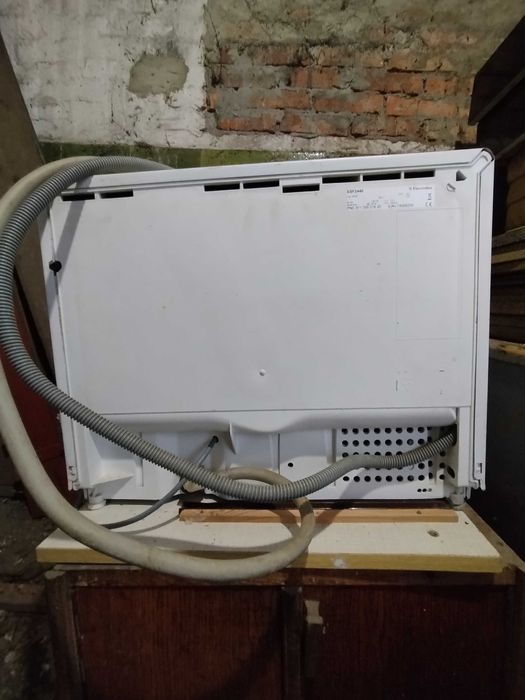 Посудомийна машина ELECTROLUX ESF 2440 продам