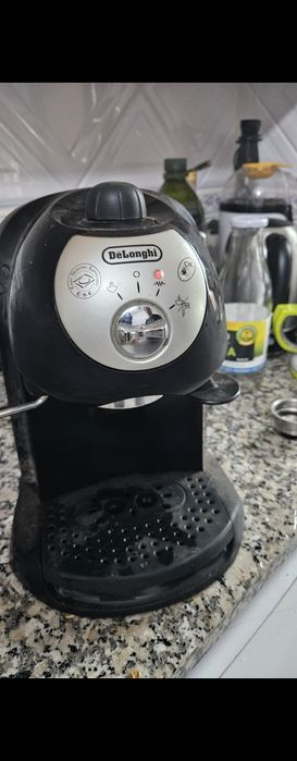 Cafeteira Descrição
Prepare espressos deliciosos e aromáticos com a má