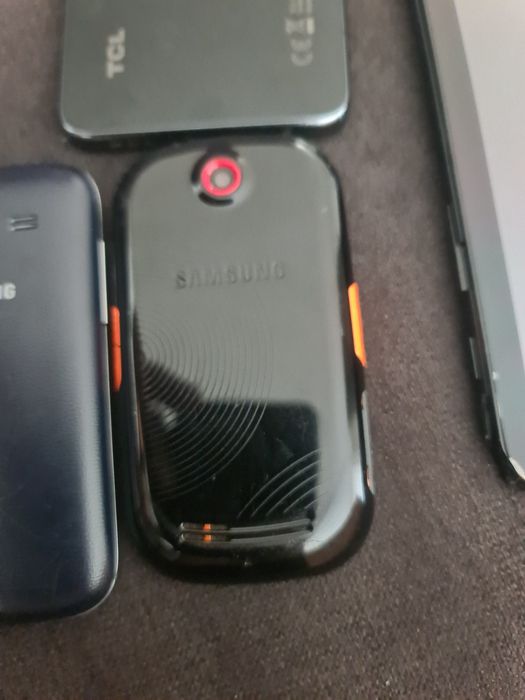 Vendo tablet e smartphone alguns partidos