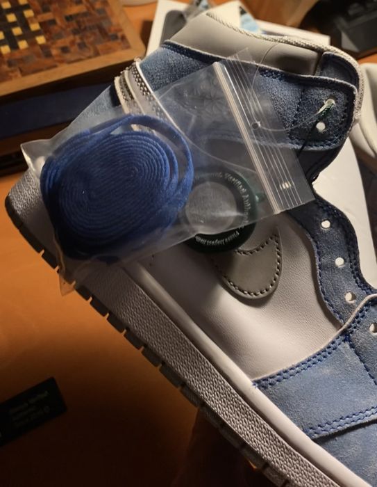 Jordan 1 Retro High Hyper Royal Smoke Grey