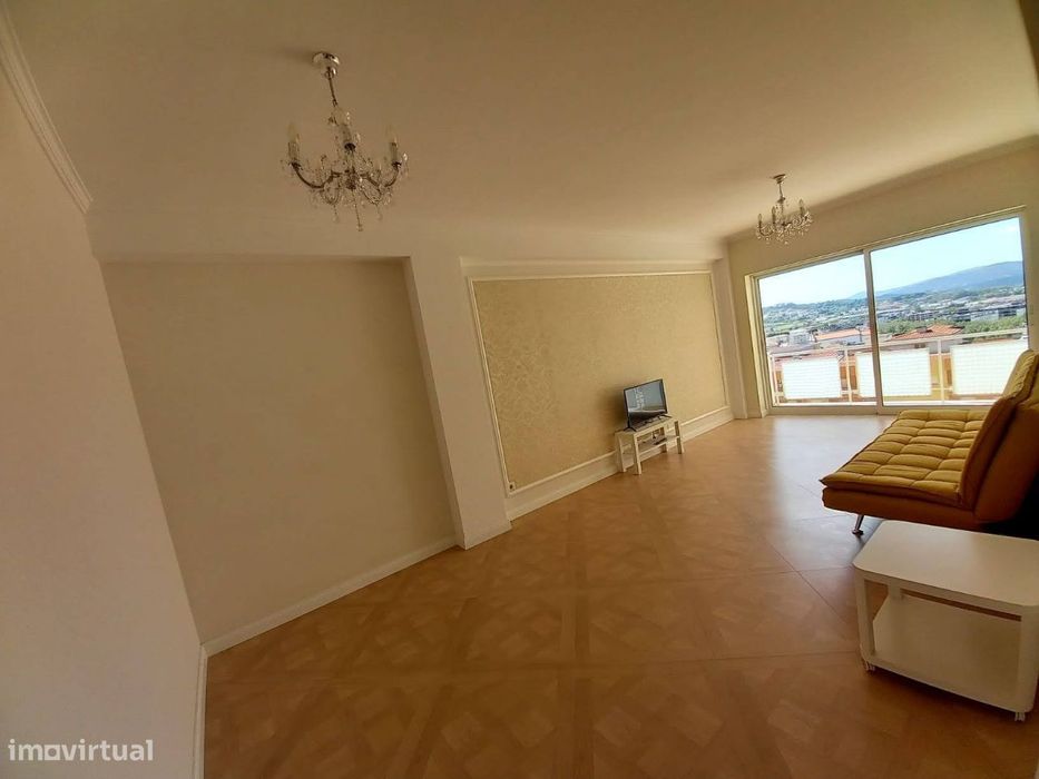 Apartamento T2 + Sotão // 2 Bedrooms flat in Braga