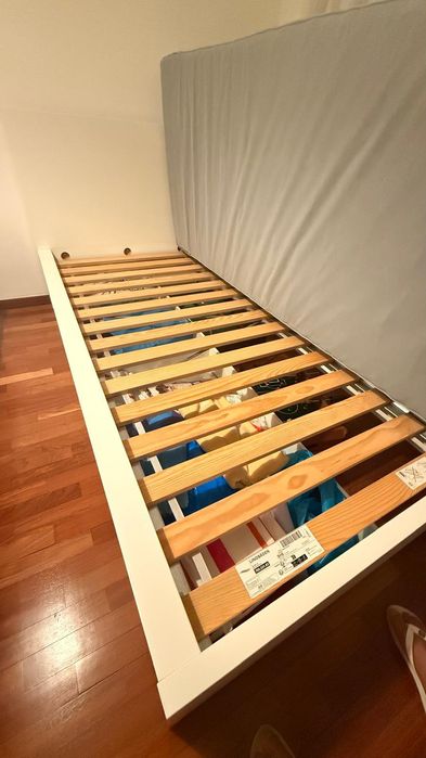 Vendo duas camas de solteiro 180€ e um colchão 90€