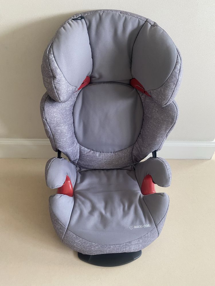 Автокресла Maxi-Cosi Rodi AirProtect 15-36 кг червоне та сіре