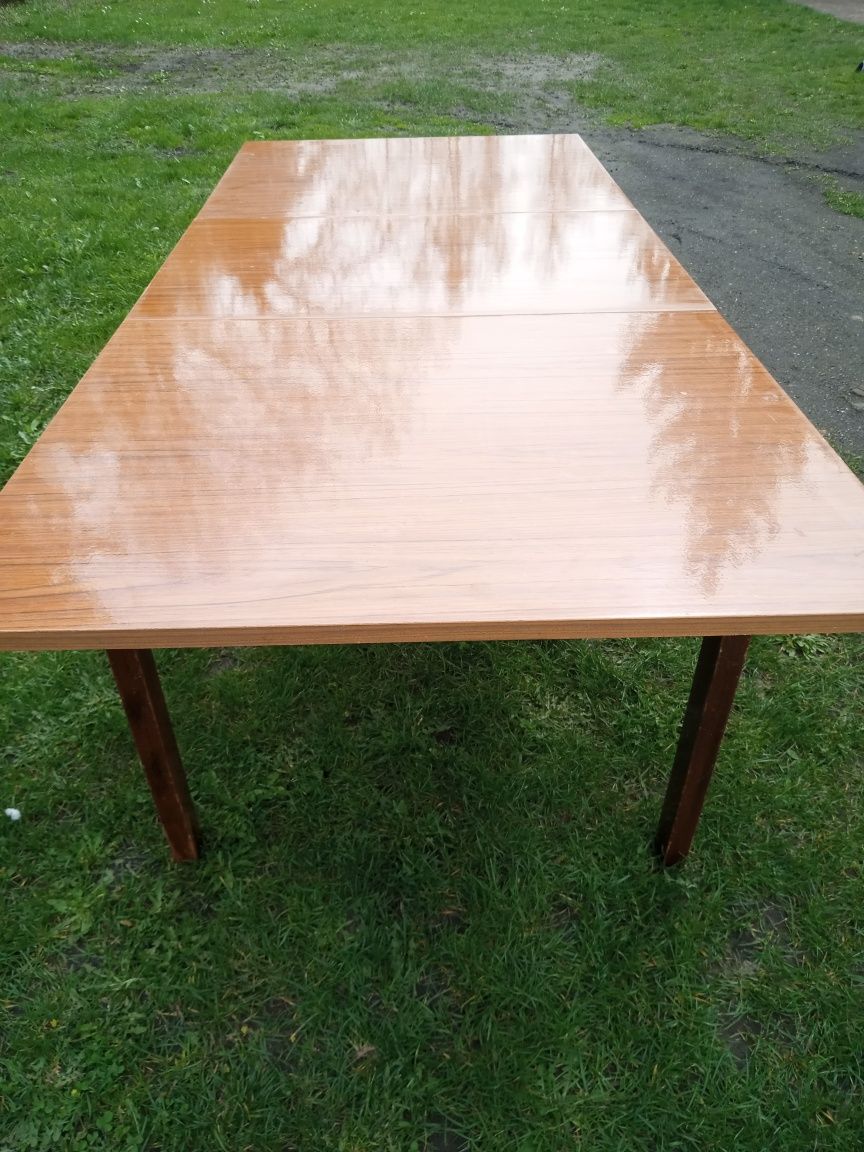 Stół o wymiarach  180 x 80