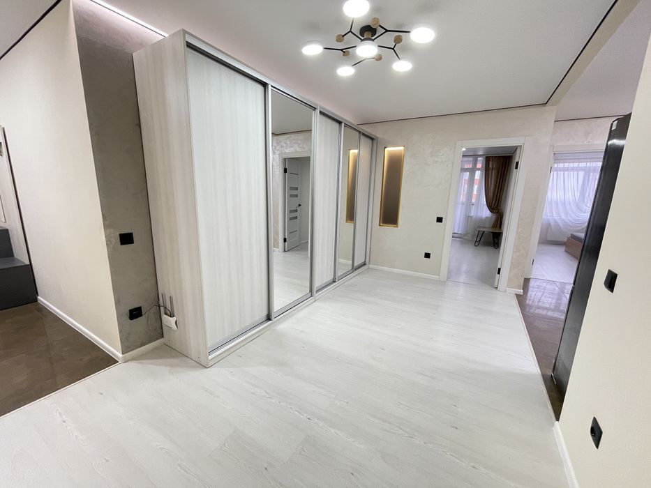 ОРЕНДА 2 кім з кухнею-студією вул. Сахарова