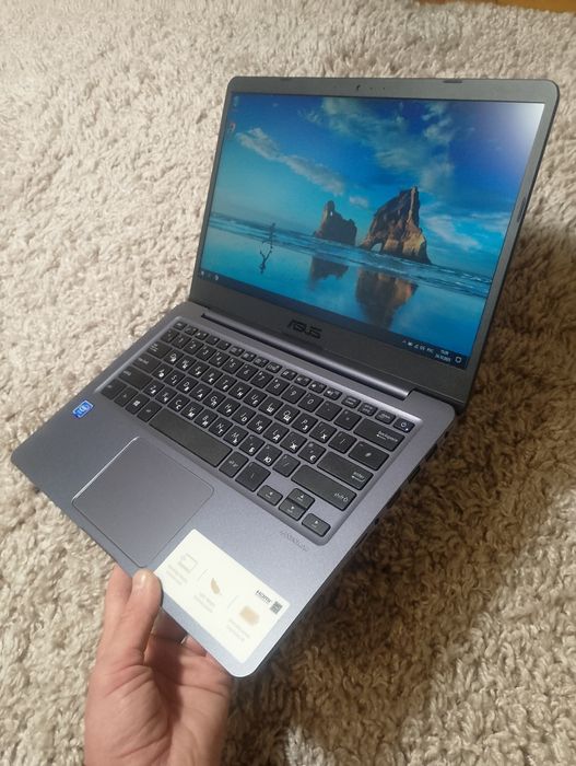 Ноутбук Asus новий 2023рік/ssd/4озу/батарея 6-10 годVivobook/14 дюймів