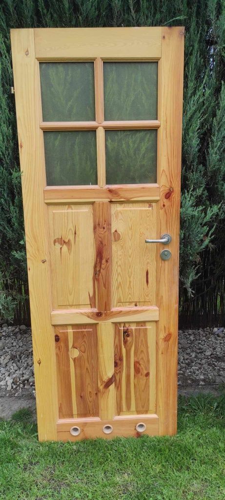 Sprzedam  drzwi drewniane  sosnowe