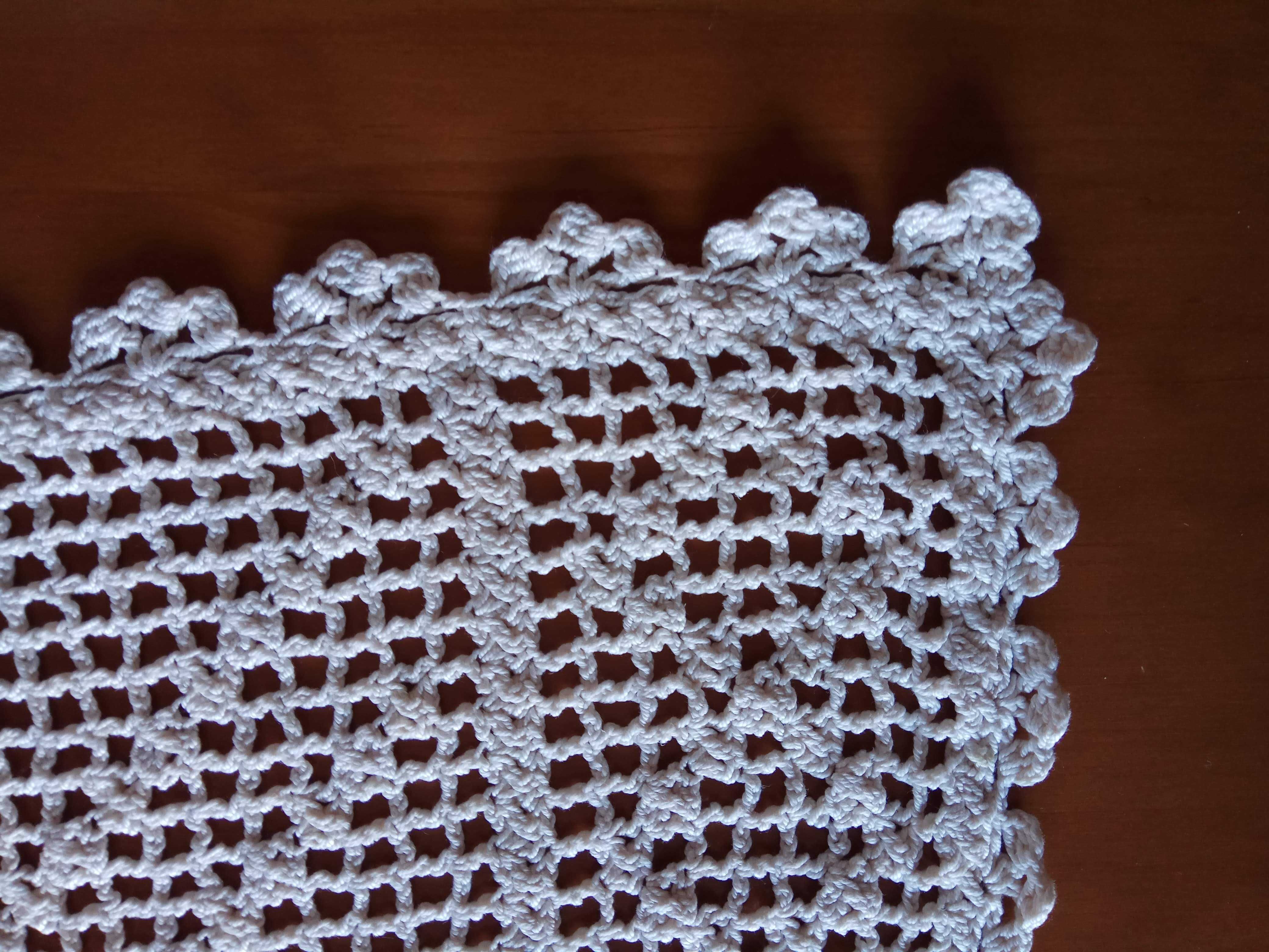 Napron de renda creme