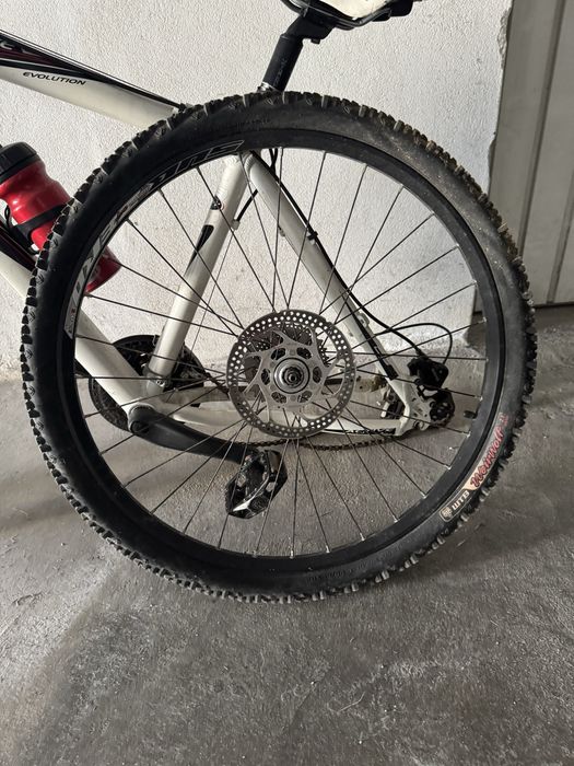 Biccicleta Ds pneu traseiro furado