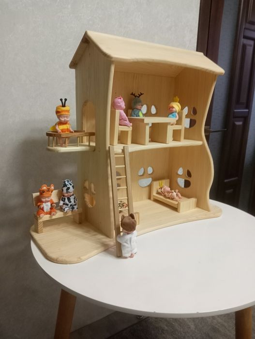 Ляльковий будинок з дерева
