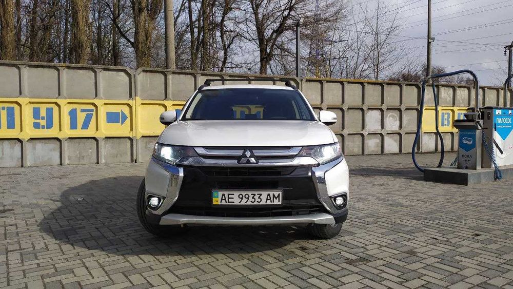 Продам Mitsubishi Outlander 2016 2.4 7 мест