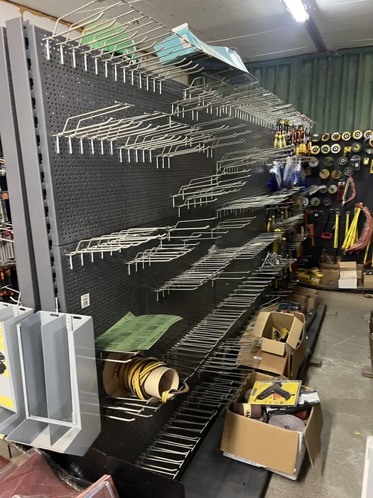 Regały magazynowe perforowane z hakami