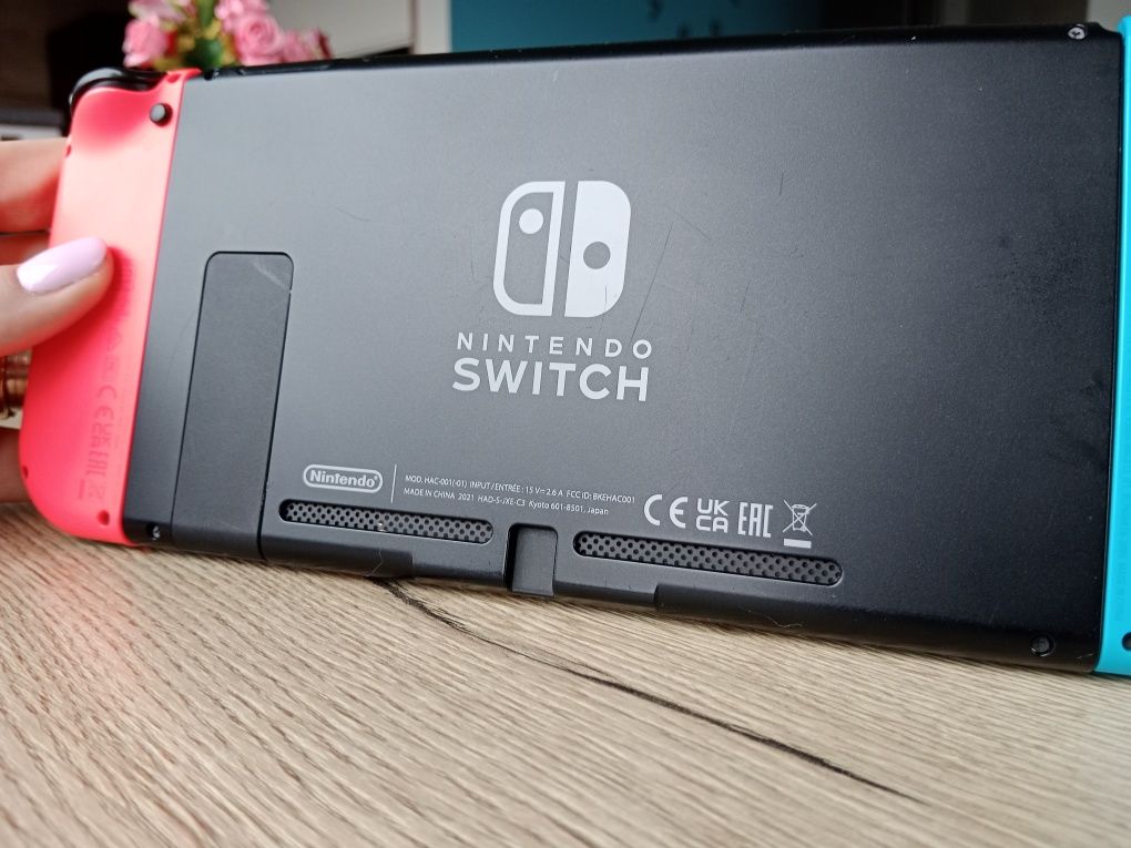 Konsola NINTENDO Switch + Joy-Con Niebiesko-czerwony