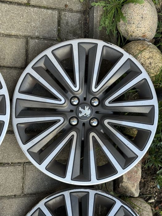 Oryginalne kołpaki 16” Peugeot 2008