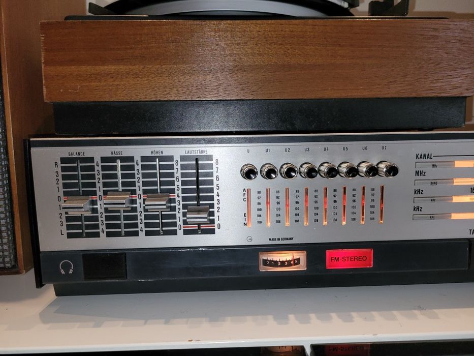 Hi Fi anos 70 - Grundig e Gira Discos PE 2001